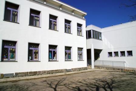 facciata della scuola primaria Calvino